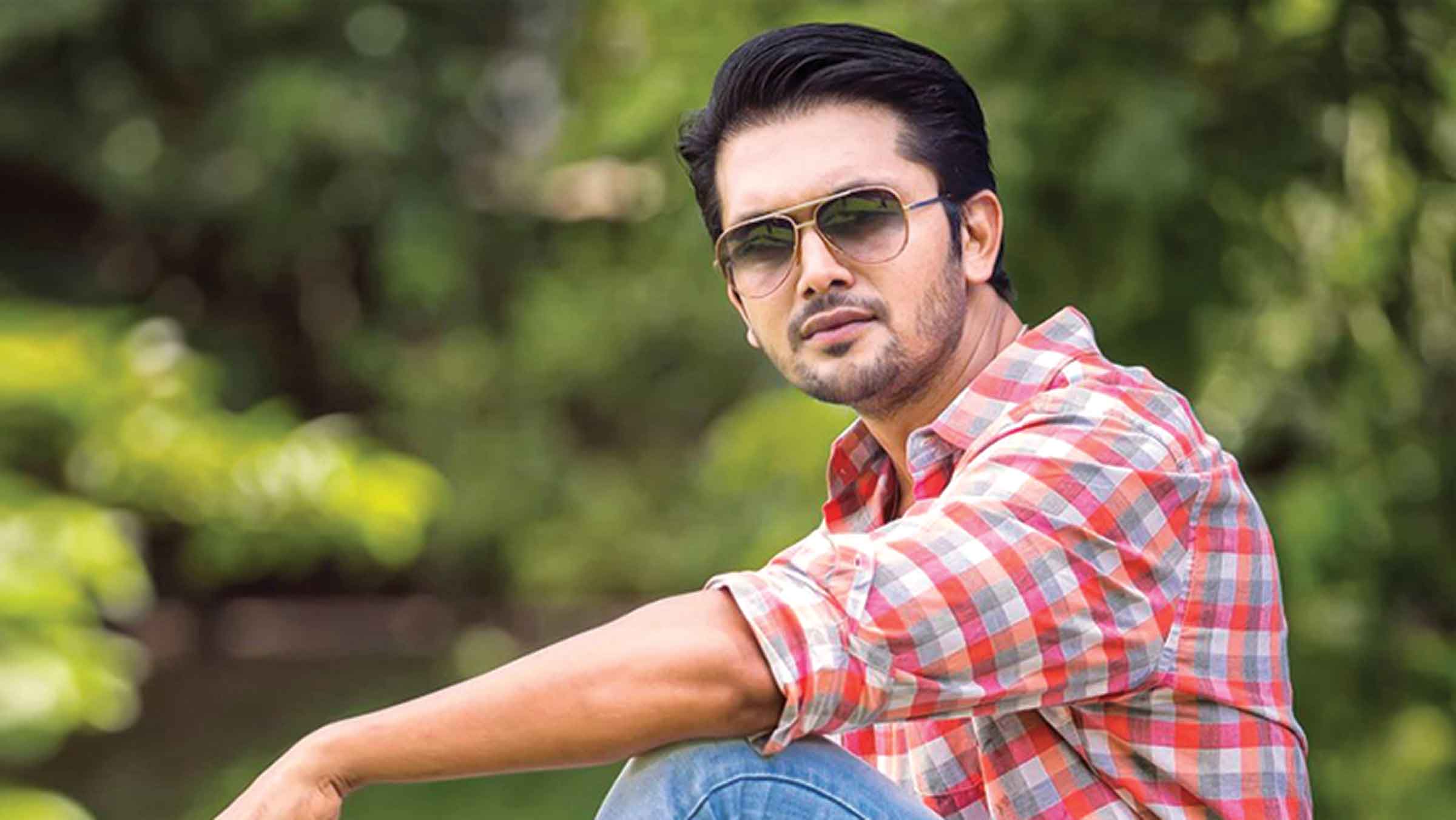 'মুজিব' চরিত্রের নায়ক পেলেন রাজউকের ১০ কাঠার পস্নট!