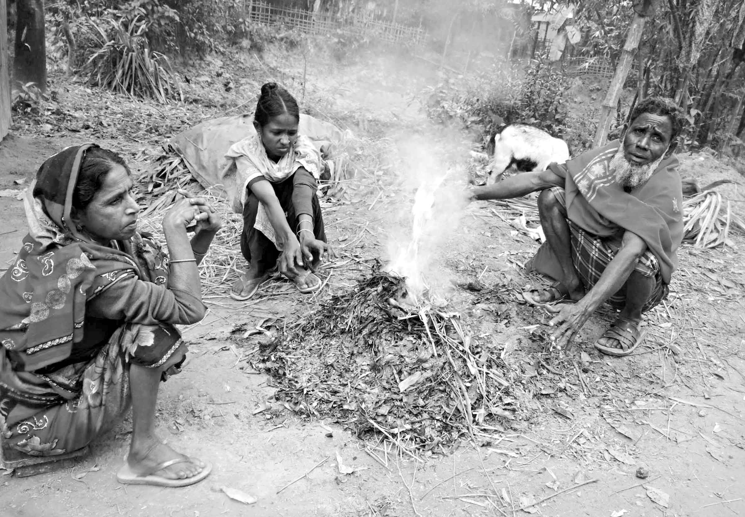 পৌষের তীব্র ঠান্ডায় বিপর্যস্ত জনজীবন