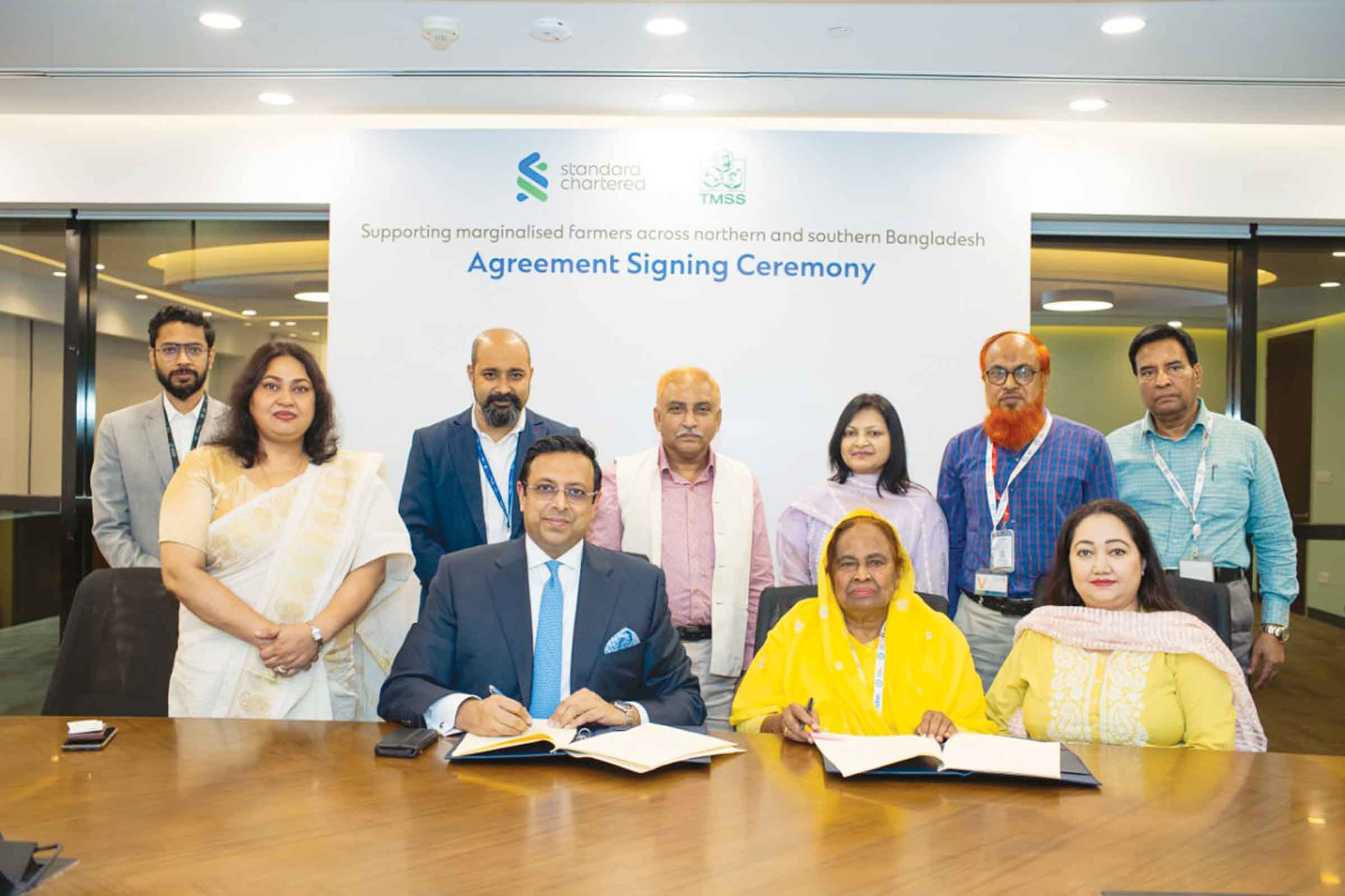 স্ট্যান্ডার্ড চার্টার্ড ও টিএমএসএসের পেঁয়াজ বীজ বিতরণ