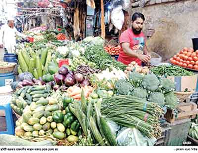 ভরা মৌসুমেও চড়া সবজি বাড়তি ডিম-মুরগির দামও