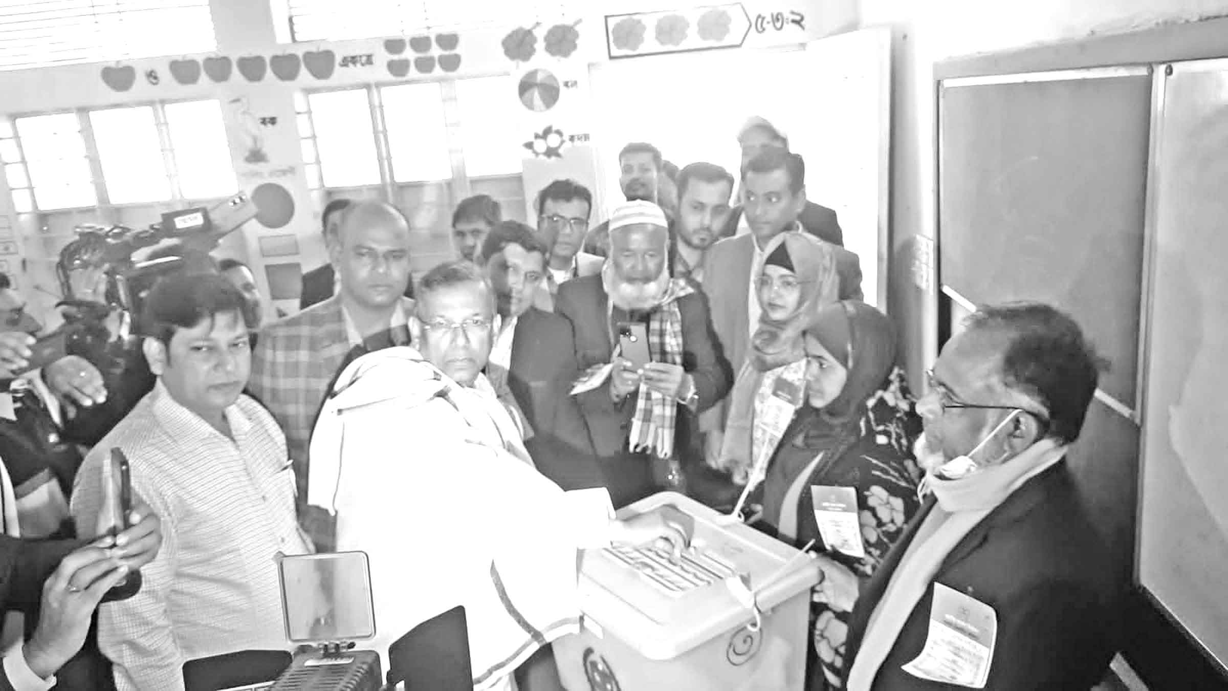 মানুষ হরতাল প্রত্যাখ্যান করেছে :আইনমন্ত্রী