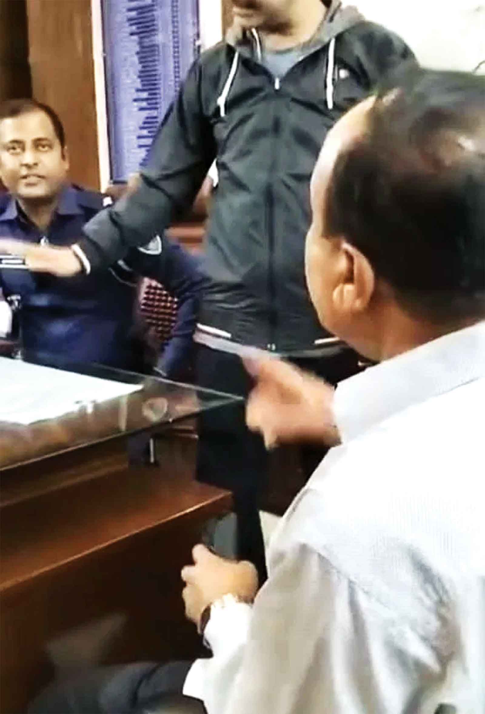 শেষ বেলায় বাতিল নৌকার মোস্তাফিজুরের প্রার্থিতা