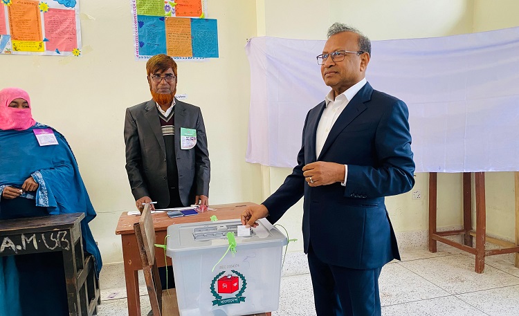 পঞ্চম বার জয় পেলেন স্থানীয় সরকার মন্ত্রী মো. তাজুল ইসলাম