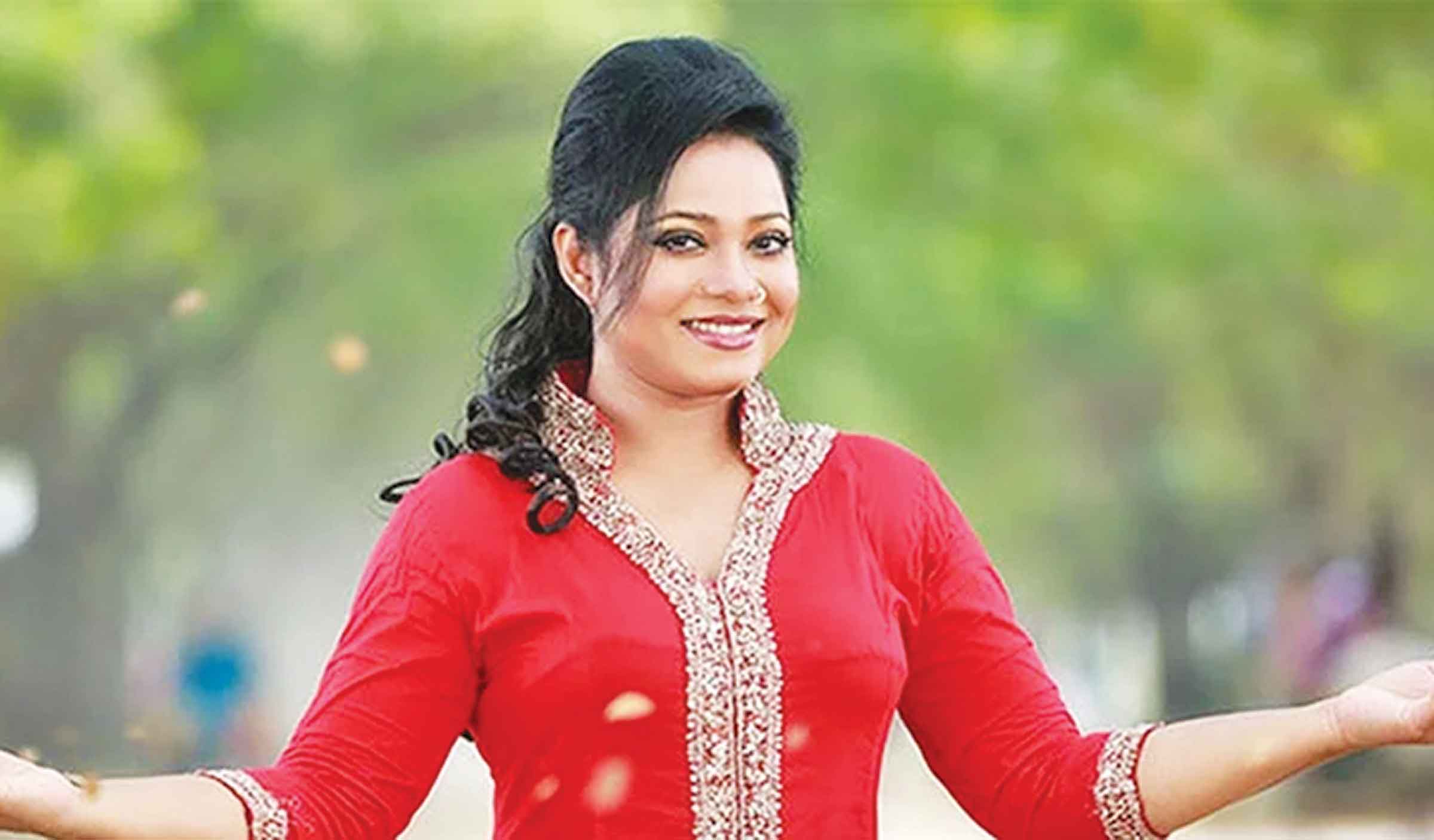 ডলি সায়ন্তনীর অভিযোগ