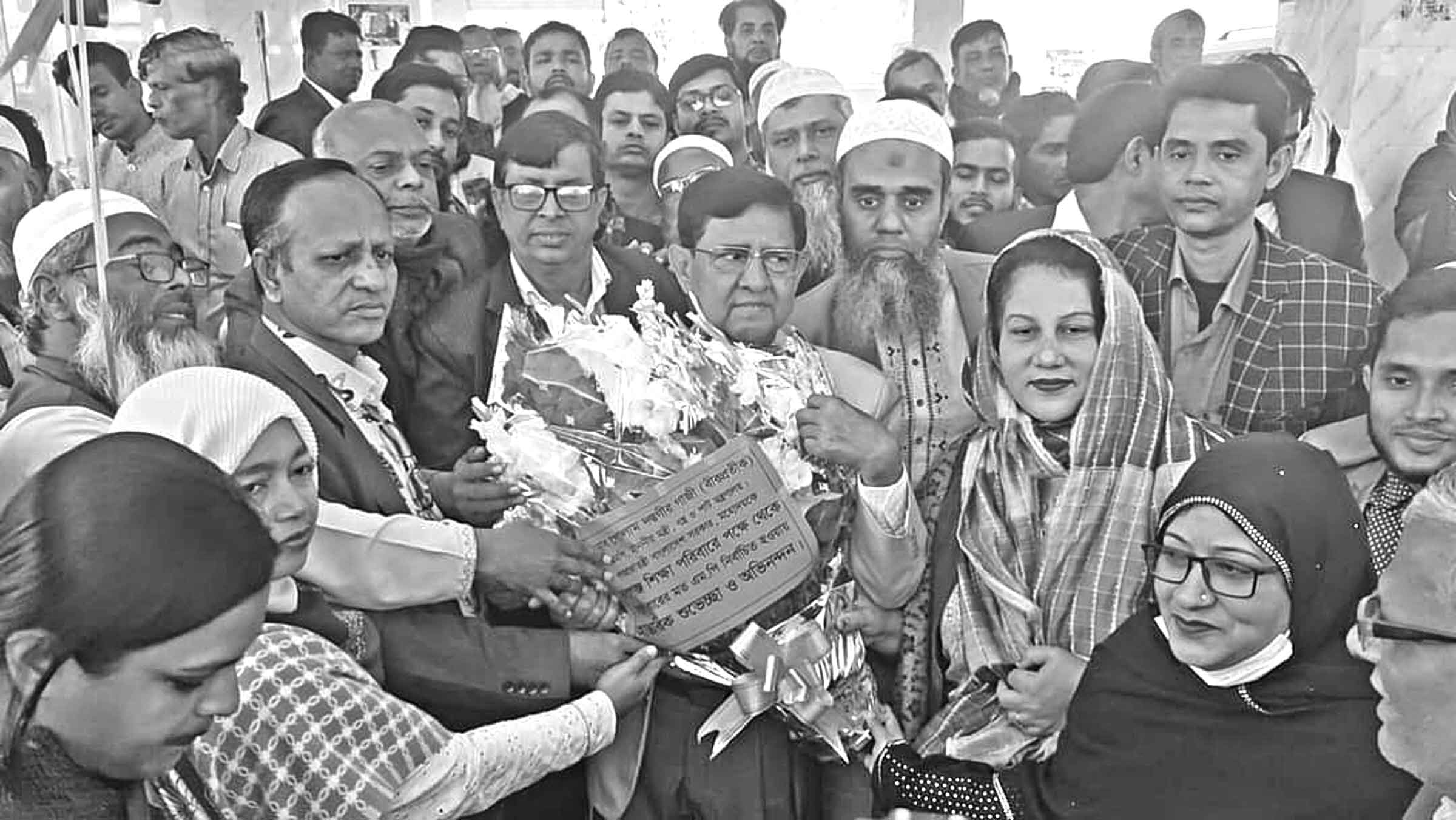 রূপগঞ্জে গোলাম দস্তগীরের সঙ্গে শিক্ষকদের শুভেচ্ছা বিনিময়