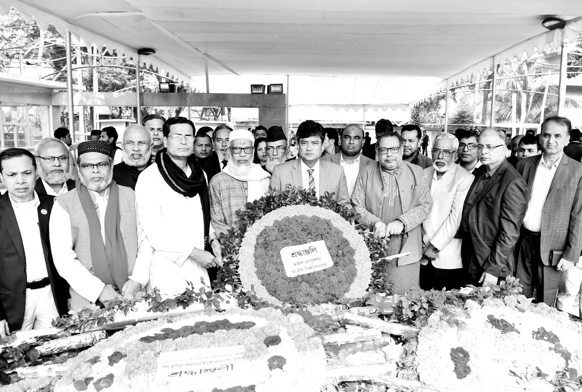 স্বদেশ প্রত্যাবর্তন দিবসে বঙ্গবন্ধুর প্রতি জাতীয় বিশ্ববিদ্যালয় উপাচার্যের শ্রদ্ধা