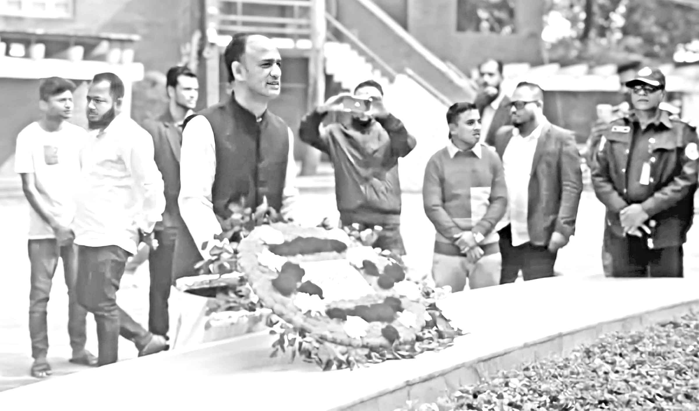 'বাচ্চাদের মাঠে না নিলে মাদক ও মোবাইল থেকে দূরে রাখা যাবে না'