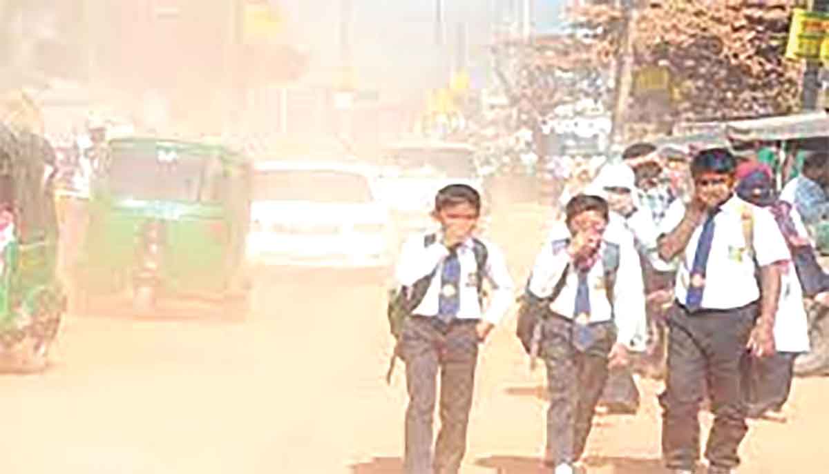 বায়ুদূষণে ফের শীর্ষে ঢাকা