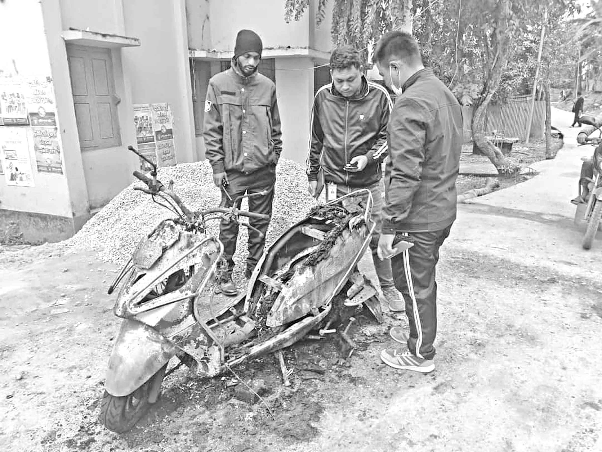 জুরাছড়িতে শিক্ষিকার বাইক পুরিয়ে দিল দুর্বৃত্তরা