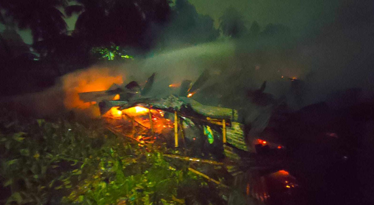 কাঠ-বাঁশের ঘর হওয়ায় দ্রুত ছড়ায় মোল্লাবাড়ি বস্তির আগুন : ফায়ার সার্ভিস