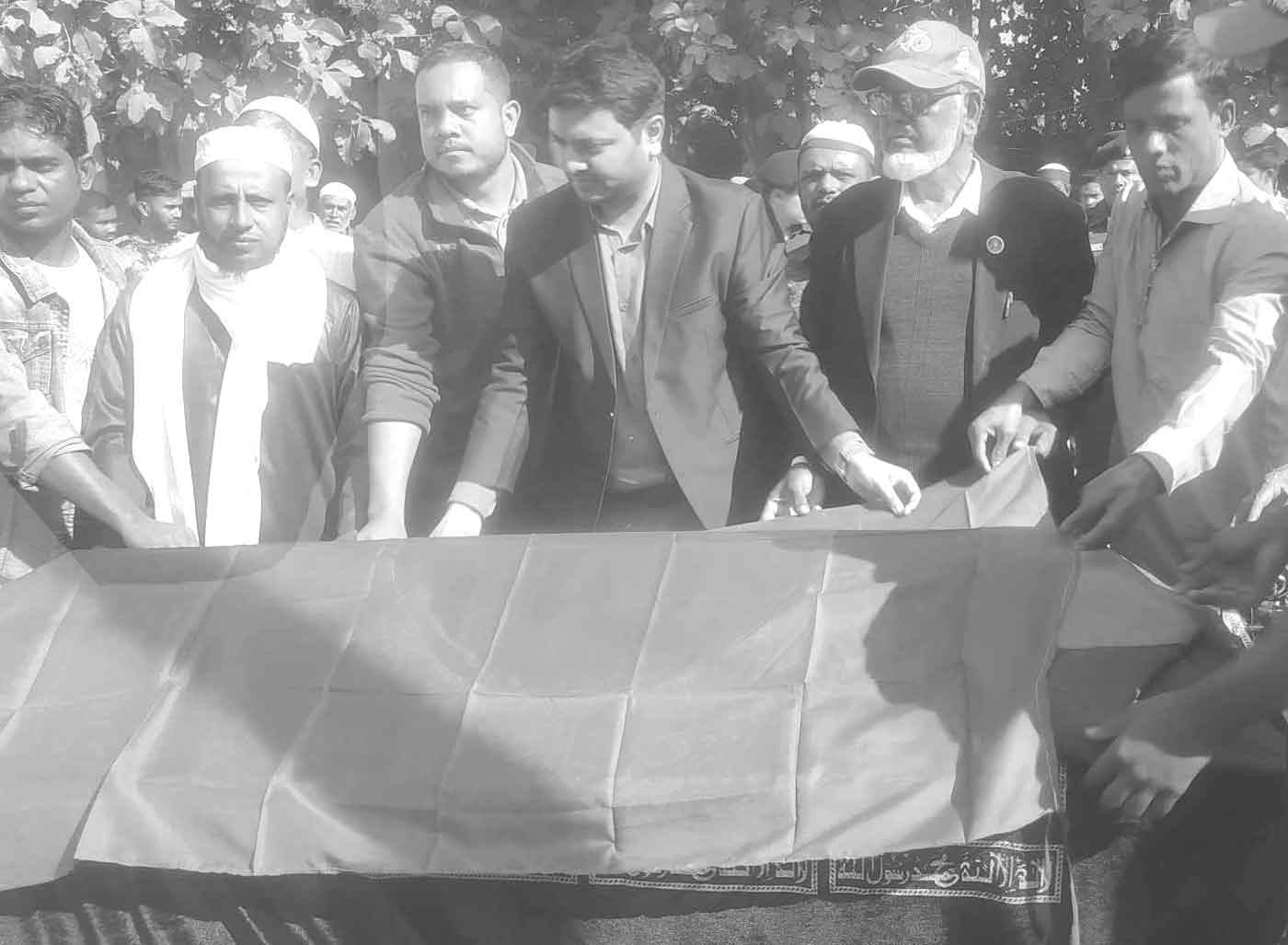 রাষ্ট্রীয় মর্যাদায় বীর মুক্তিযোদ্ধা কাসেমের দাফন সম্পন্ন