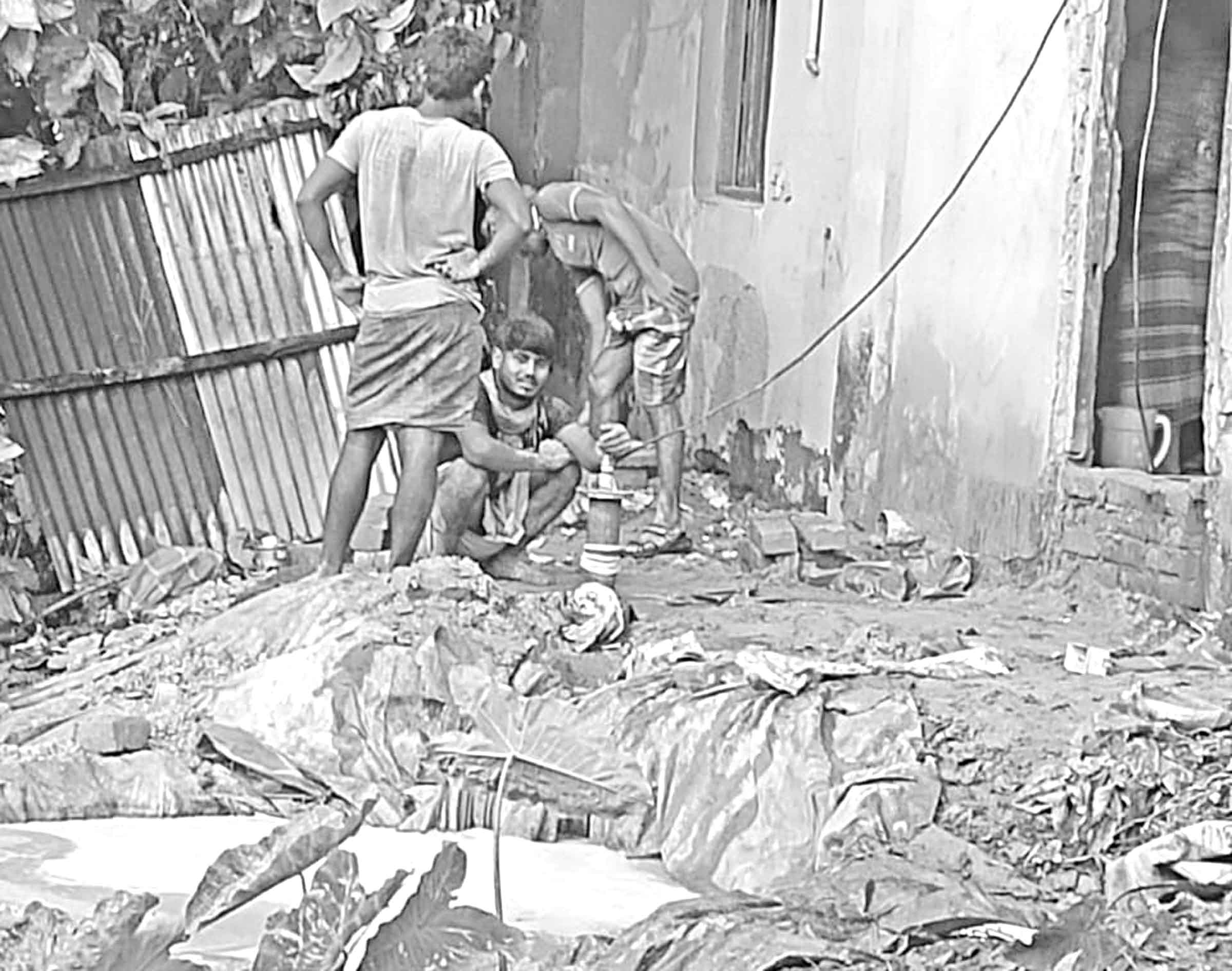 গাজীপুরে কৌশলে ভরাট 'মুন্সীপাড়া পুকুর'