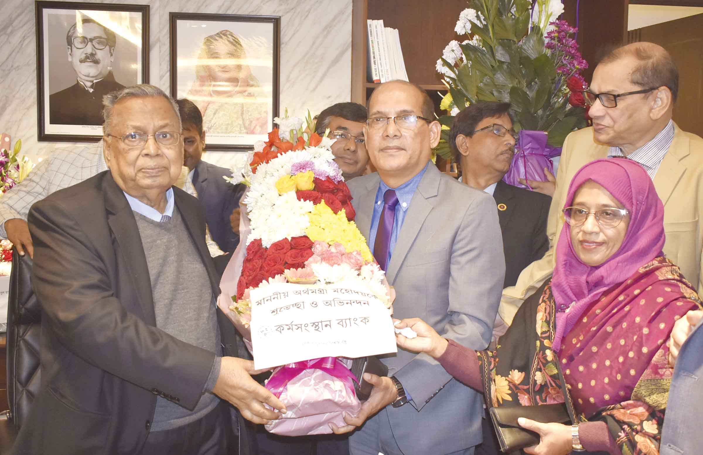 অর্থমন্ত্রীকে কর্মসংস্থান ব্যাংকের ফুলেল শুভেচ্ছা