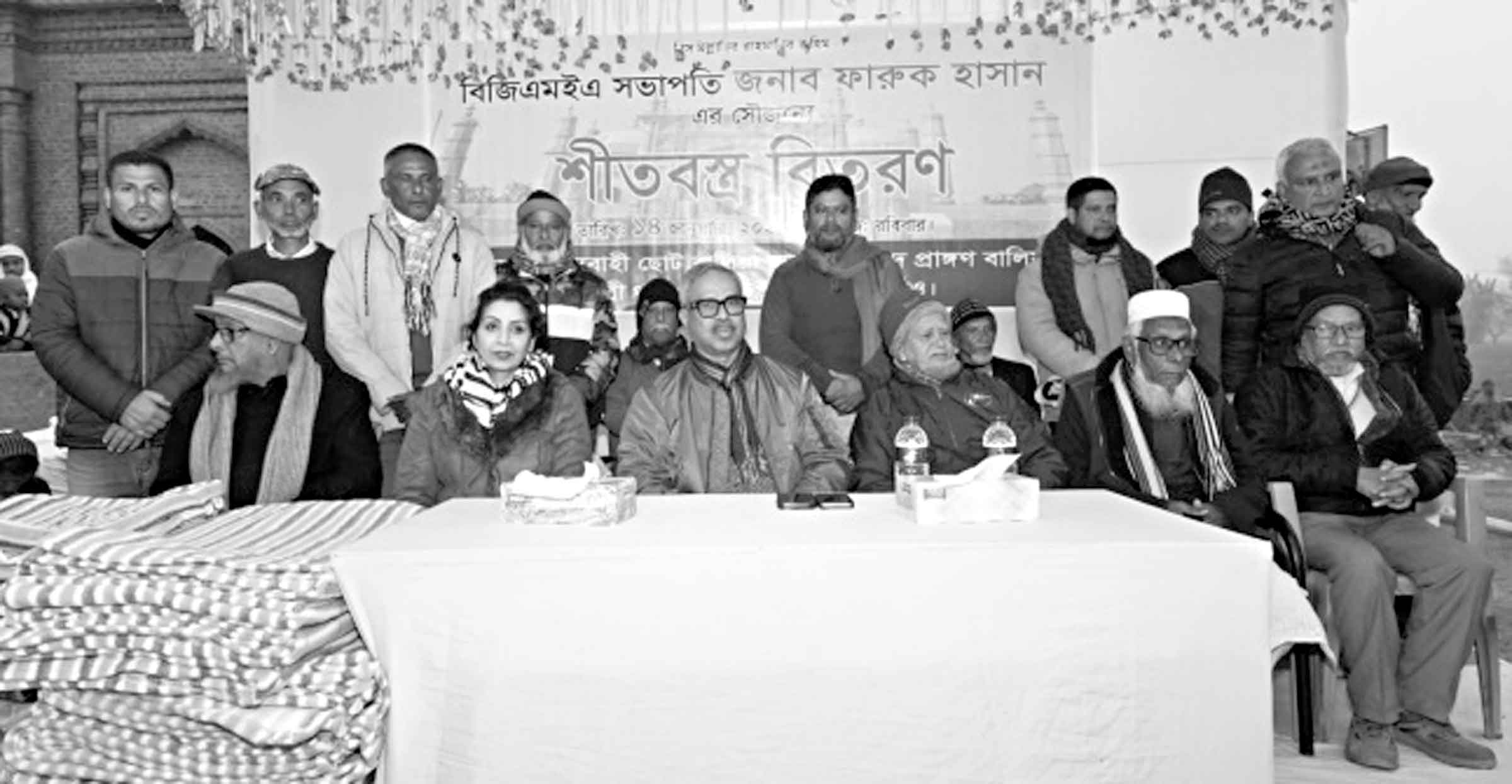 ঠাকুরগাঁওয়ে দরিদ্রদের মধ্যে শীতবস্ত্র বিতরণ বিজিএমইএ সভাপতির