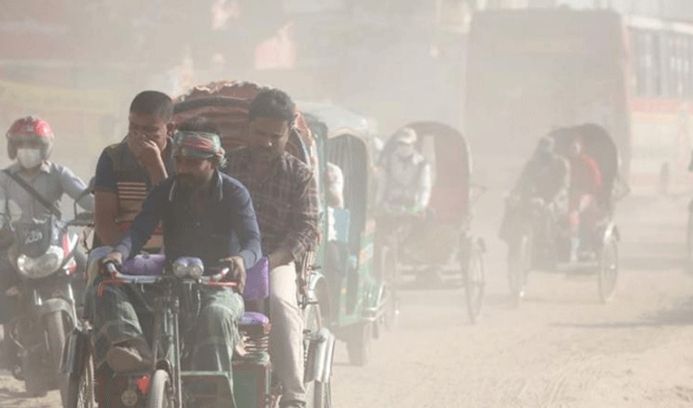 বায়ুদূষণে ঢাকা আজ বিশ্বে দ্বিতীয়