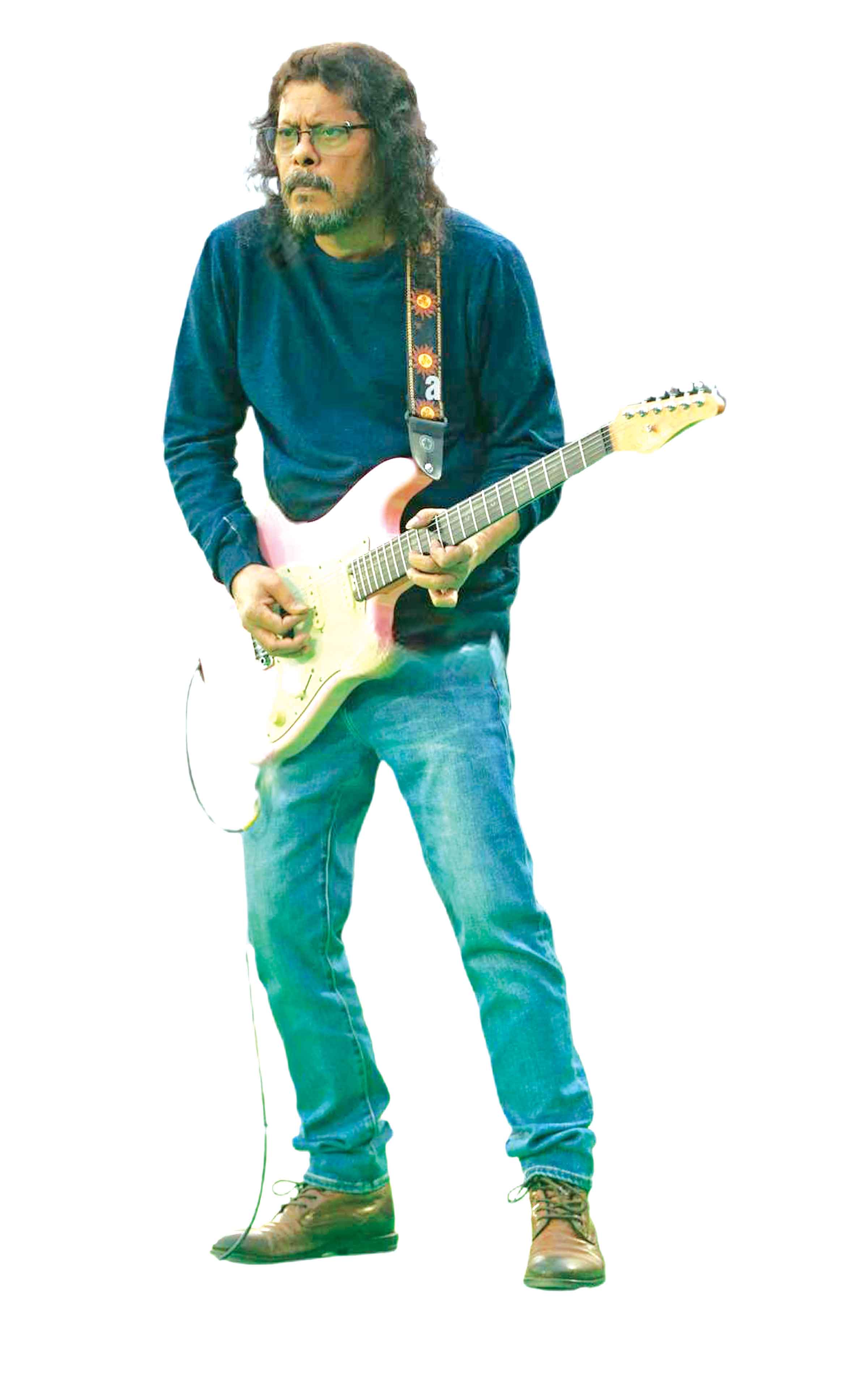 মাঠে ফিরছে কনসার্ট
