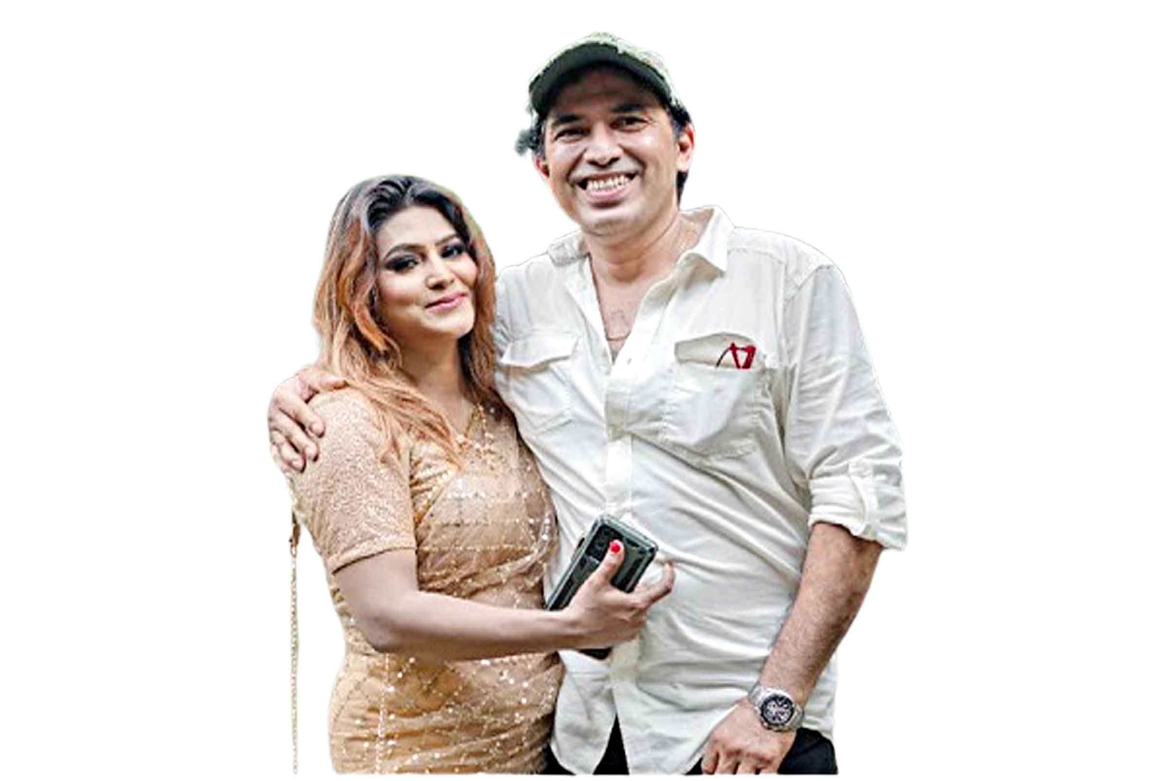 ১১ বছর প্রেমের পর বিয়ে করলেন মডেল পলস্নব