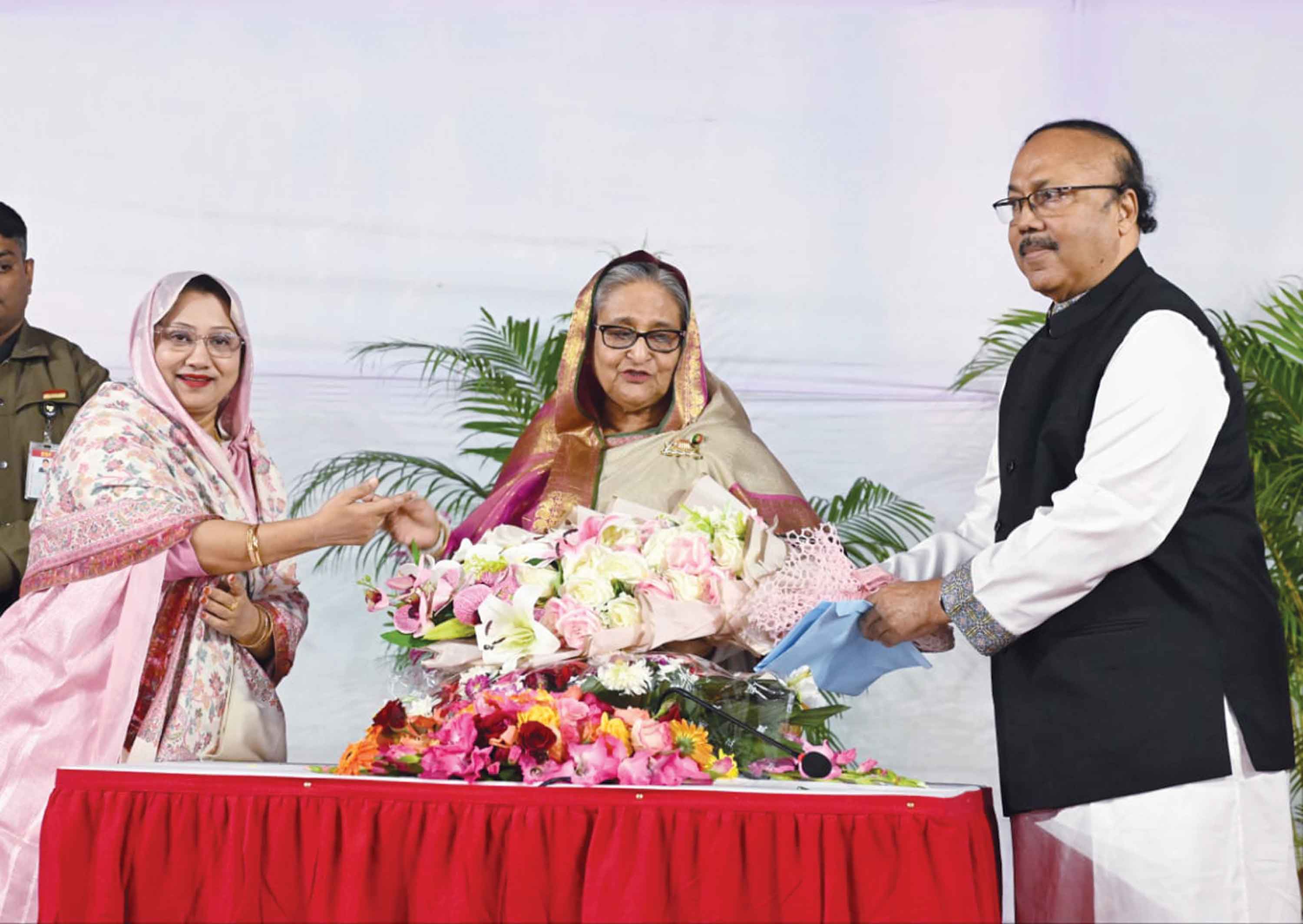 প্রধানমন্ত্রীকে শুভেচ্ছা ও অভিনন্দন রাসিক মেয়র