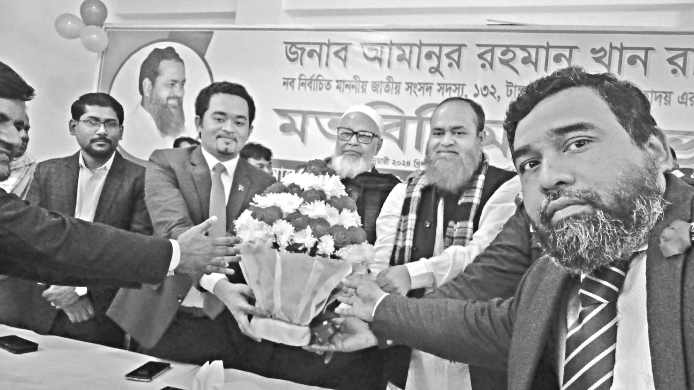 ঘাটাইলে বিভিন্ন শ্রেণি পেশার মানুষের সঙ্গে এমপি আমানুরের শুভেচ্ছা বিনিময়