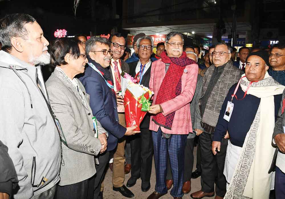 সেই চেনা রাজপথে হাঁটলেন রাষ্ট্রপতি