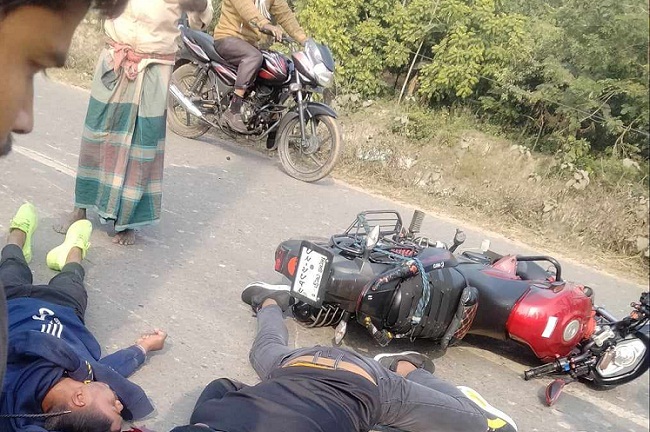 মোটরসাইকেলে ঘুরতে গিয়ে প্রাণ গেলো ২ শিক্ষার্থীর