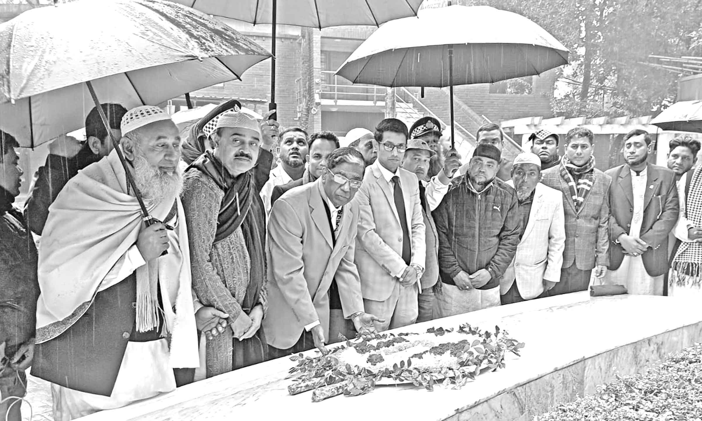 বঙ্গবন্ধুর সমাধিতে ডা. প্রাণ গোপাল দত্তের শ্রদ্ধা