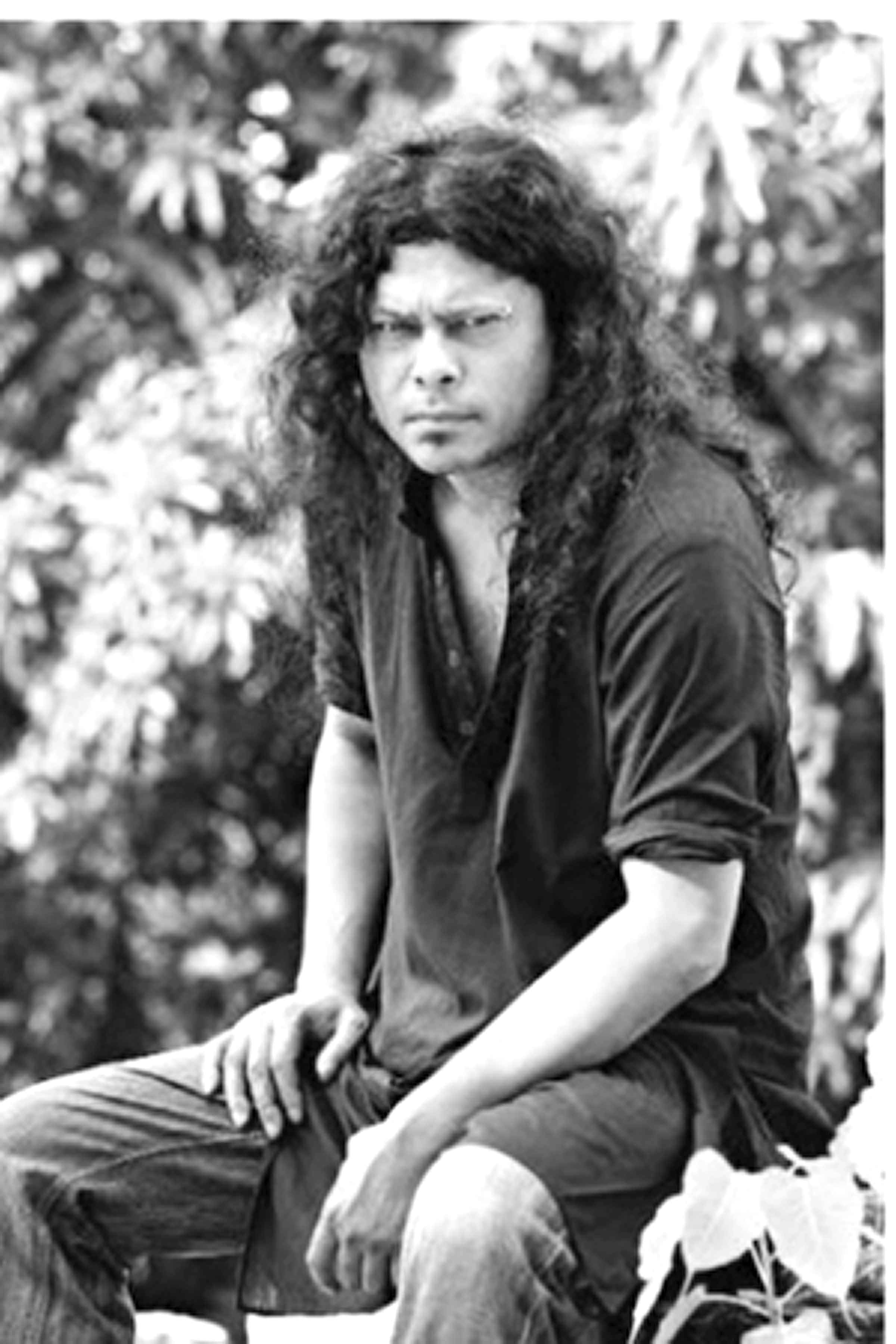 বছরের প্রথম মঞ্চ মাতালেন জেমস