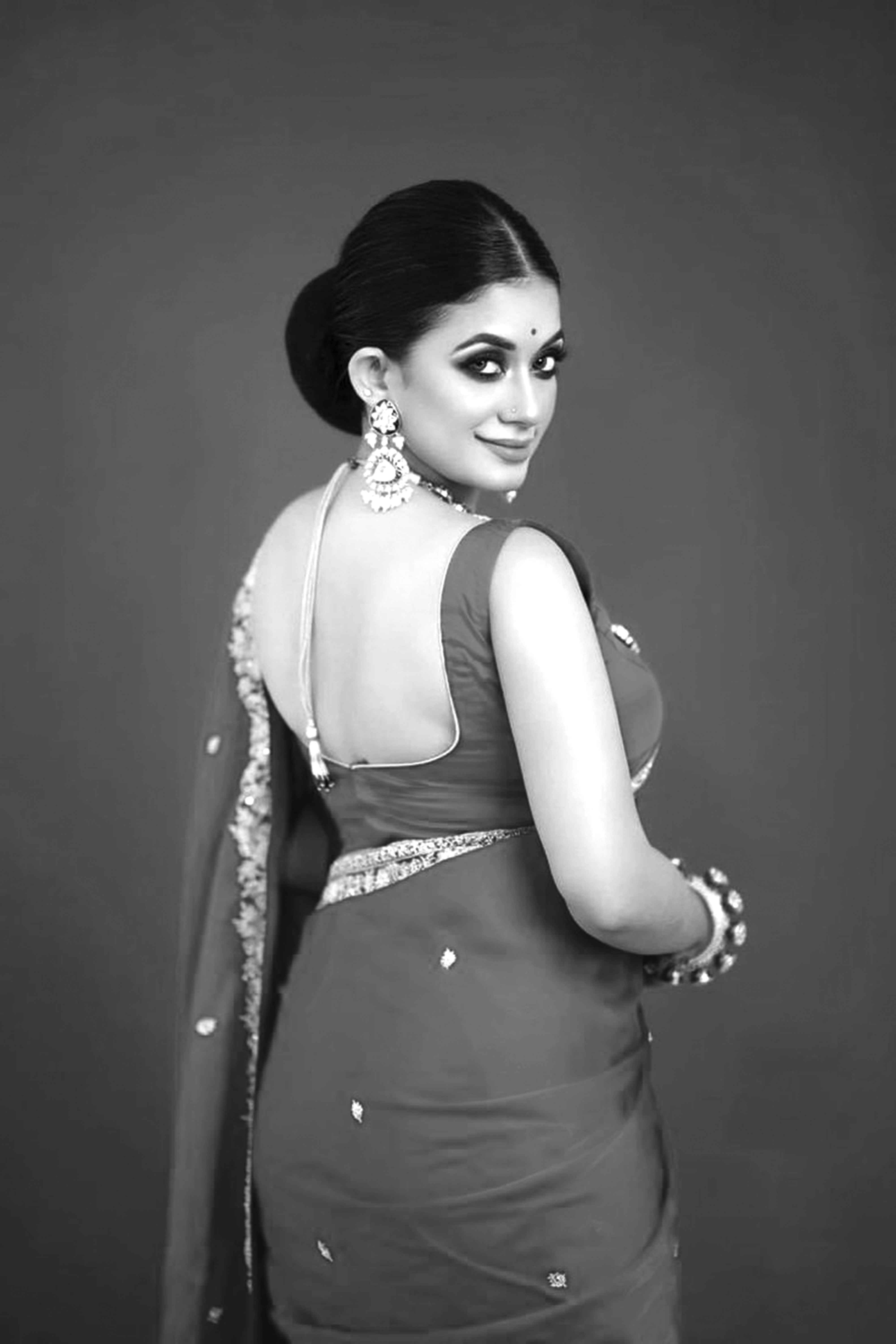 ছোটবলোর ক্রাশরে সঙ্গে শুটংি করছনে মন্দরিা