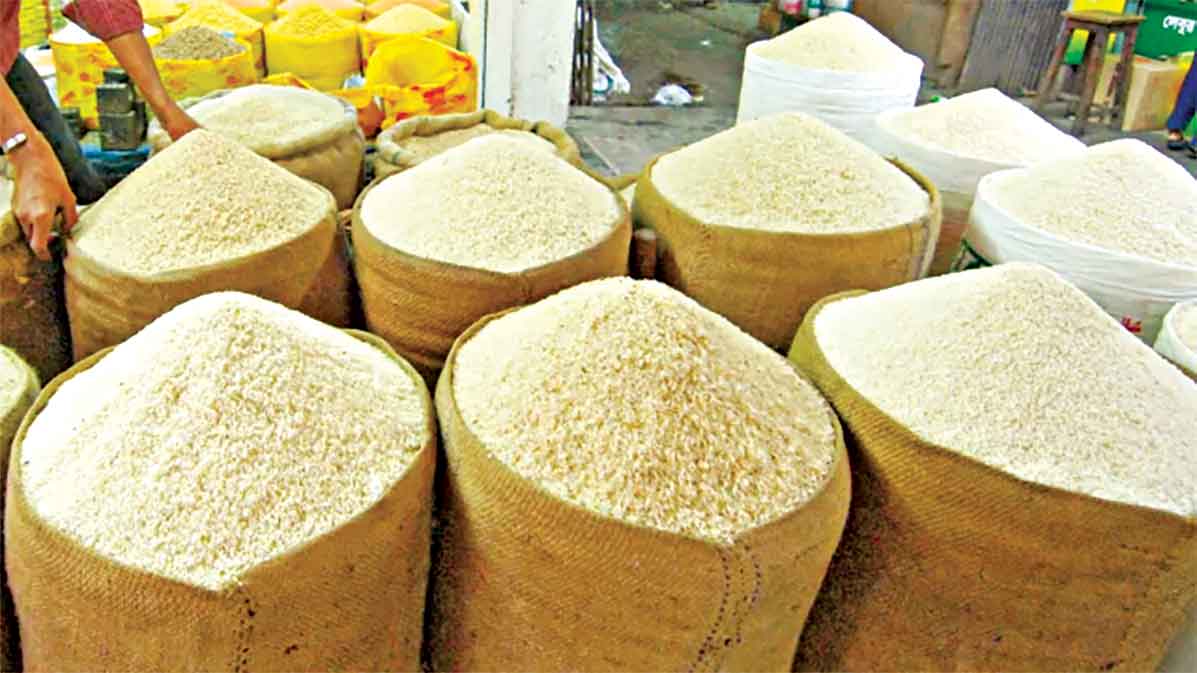 চালের দাম বেশি বেড়ে সামান্য কমল