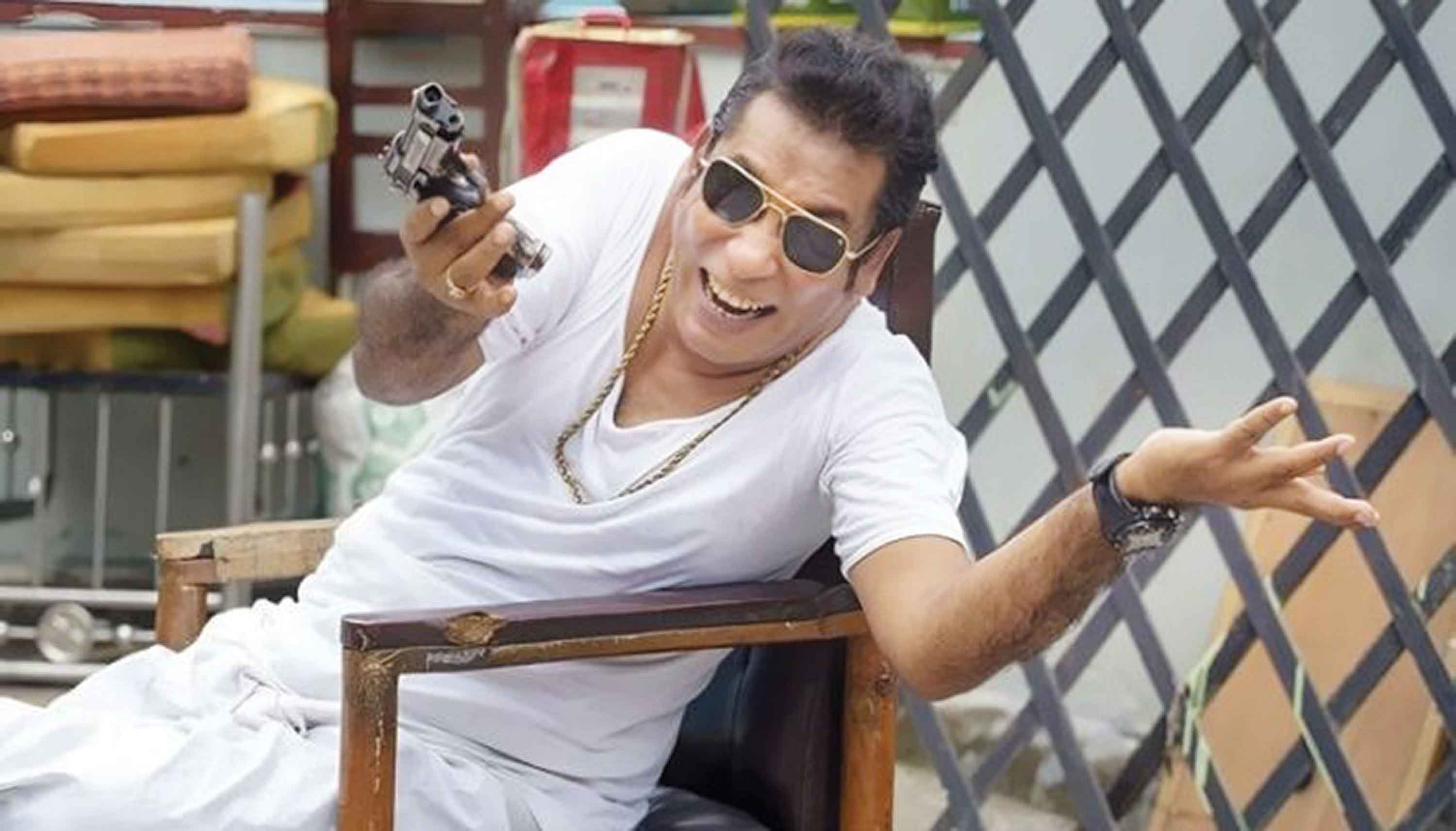ঢাকায় সাড়া ফেলেছে কলকাতার সিনেমা