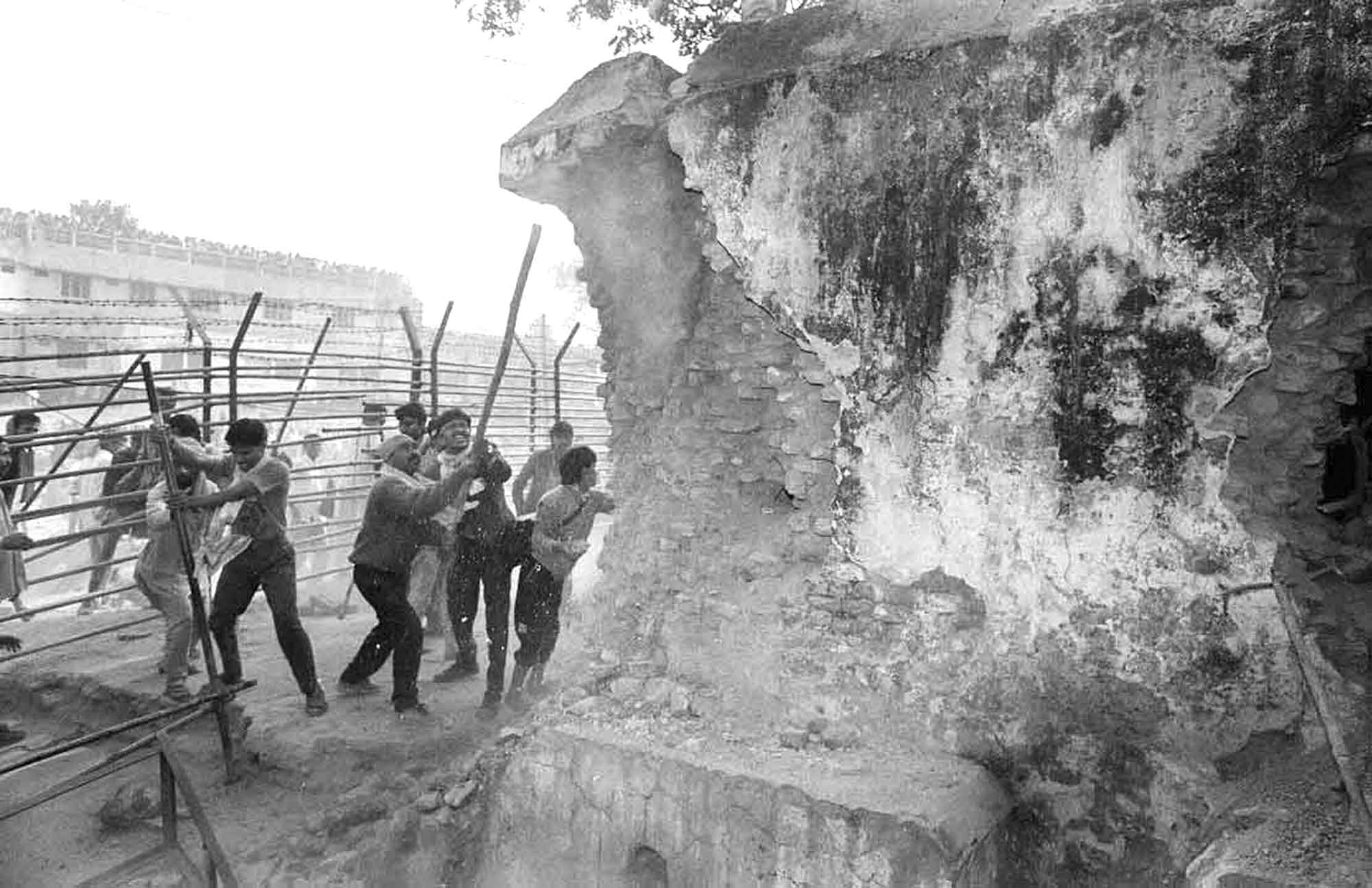 ধর্মীয় বিভাজনে ভীত অযোধ্যার মুসলমানরা