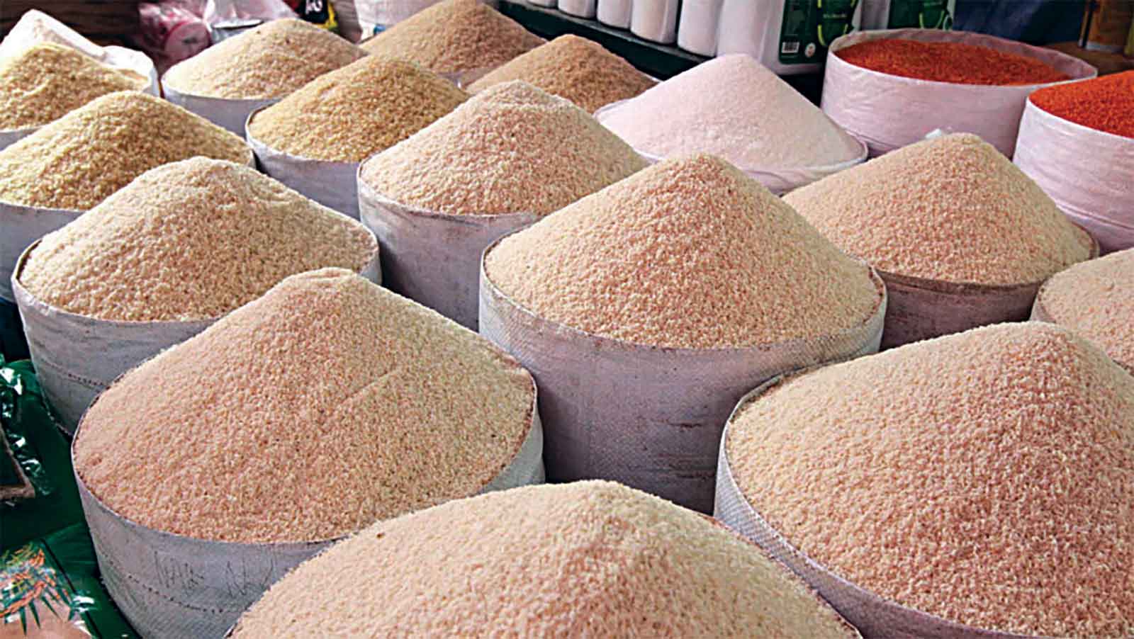 চালের দাম কমলেও প্রভাব নেই পাইকারি ও খুচরায়