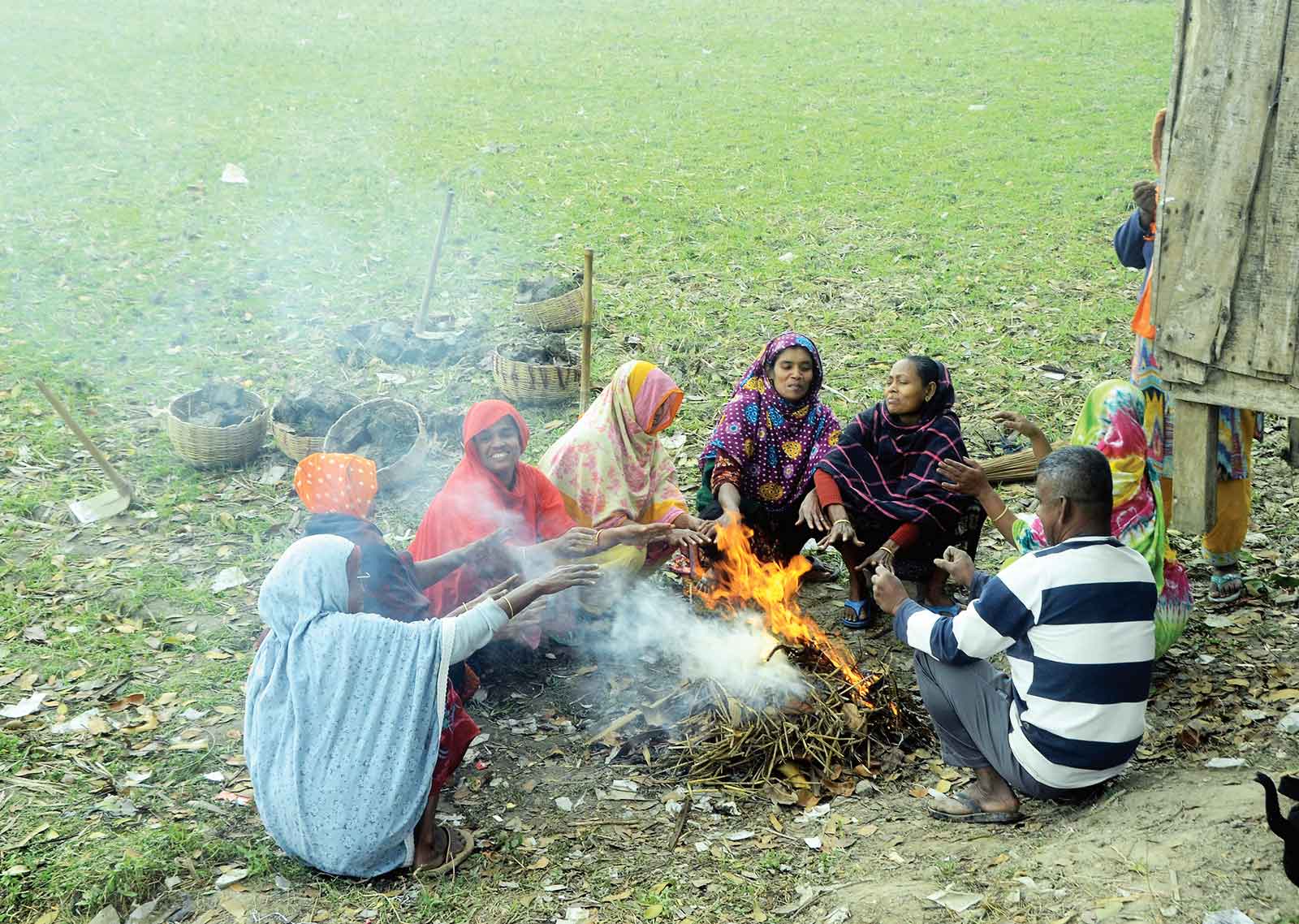 হিমেল হাওয়ায় কাবু ঢাকাবাসী
