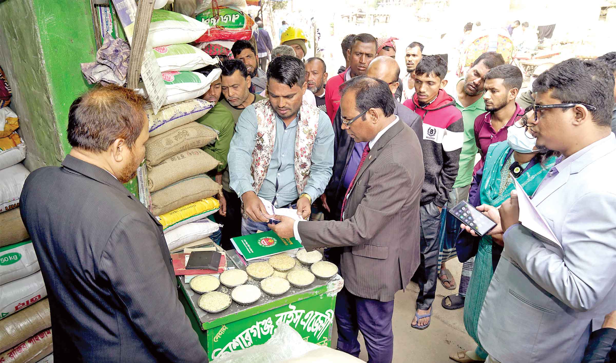 বিক্রেতাদের সতর্ক করেই শেষ খাদ্য মন্ত্রণালয়ের অভিযান