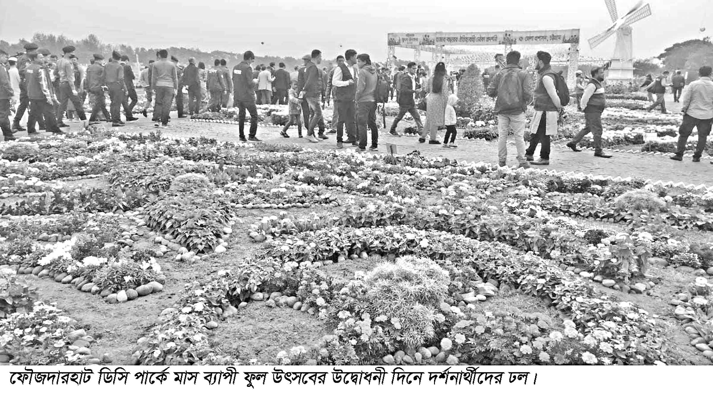 দেশি-বিদেশি ১২৭ রকমের ফুলে আকৃষ্ট দর্শনার্থী