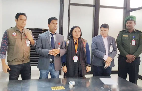 সিগারেটের প্যাকেটে সোয়া কোটি টাকার সোনার বার