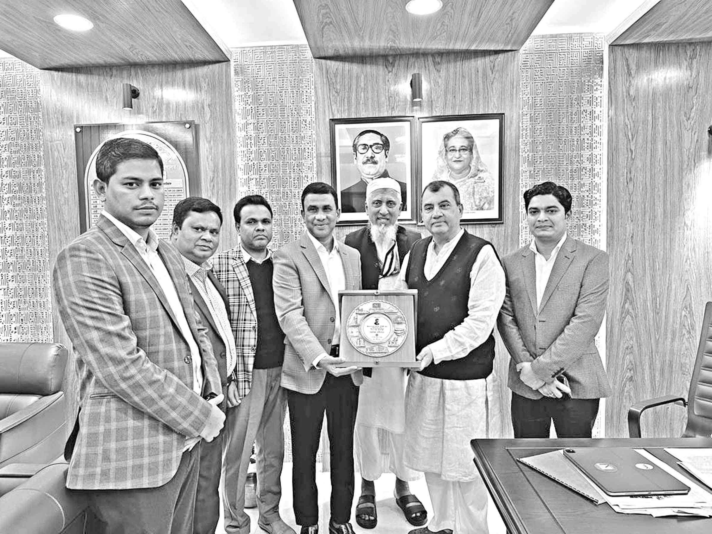 বর্জ্য ব্যবস্থাপনায় পরিবেশ মন্ত্রীর সহায়তা চাইলেন রাউজানের মেয়র