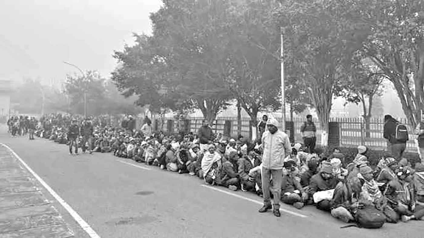প্রাণের ঝুঁকি নিয়ে ইসরাইলে ছুটছেন ভারতীয়রা