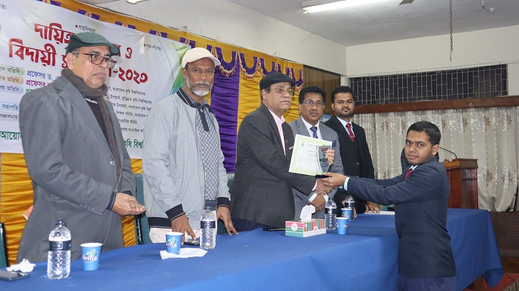 বাকৃবির বর্ষসেরা সাংবাদিক মো আমান উল্লাহ