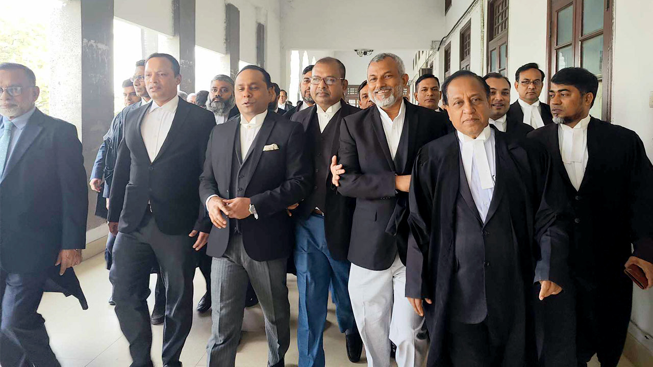 বিএনপির ৭ শীর্ষ আইনজীবীর আদালত অবমাননার শুনানি পেছাল