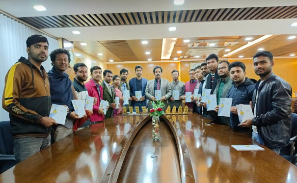 নজরুল বিশ্ববিদ্যালয় সাংবাদিক সমিতির স্মরণিকার মোড়ক উন্মোচন