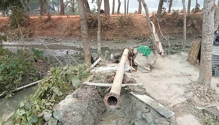 উজিরপুরে পানি সংকট : কৃষকের স্বপ্ন শেষ