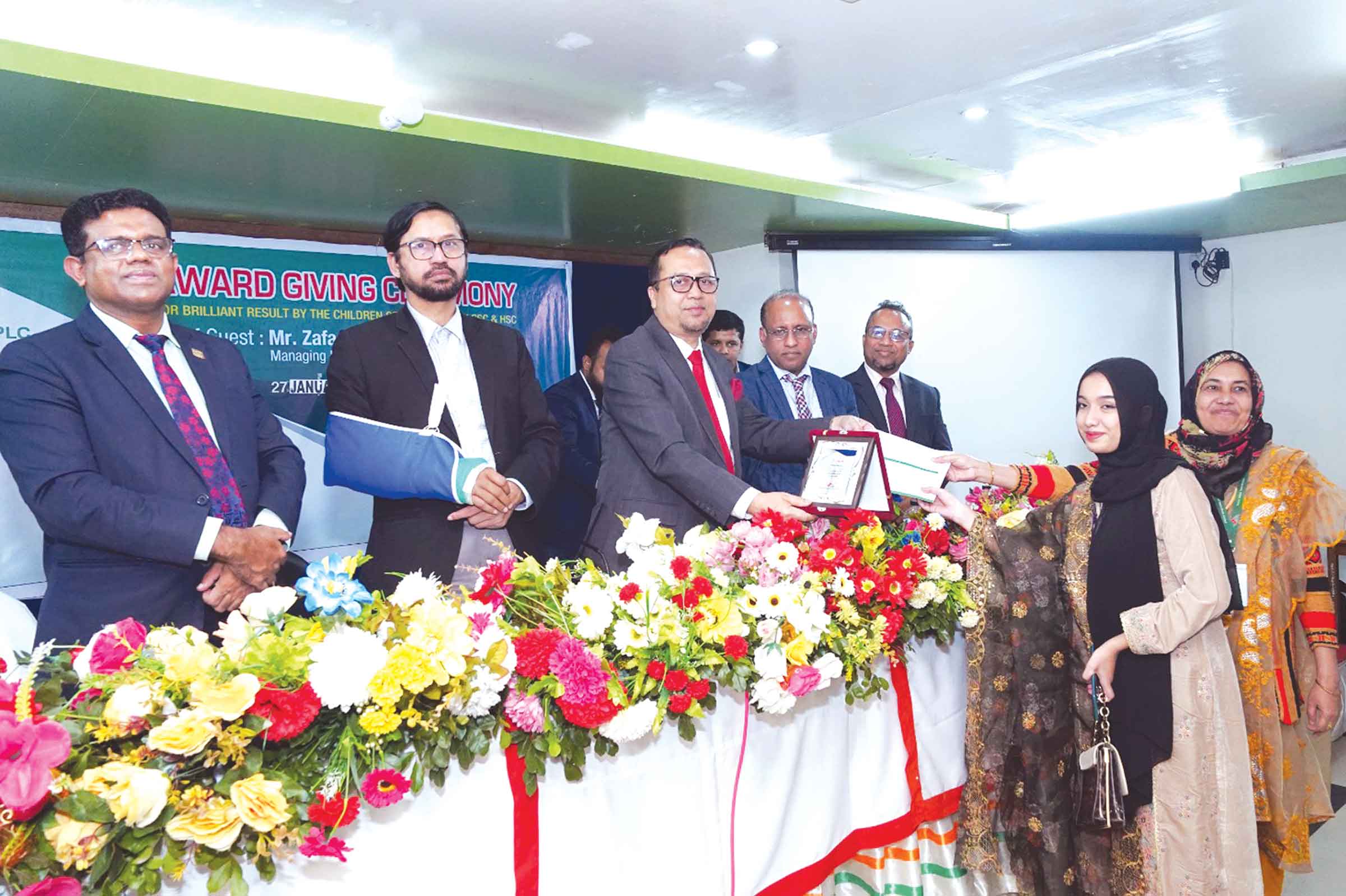 সোশ্যাল ইসলামী ব্যাংকের মেধা বৃত্তি প্রদান