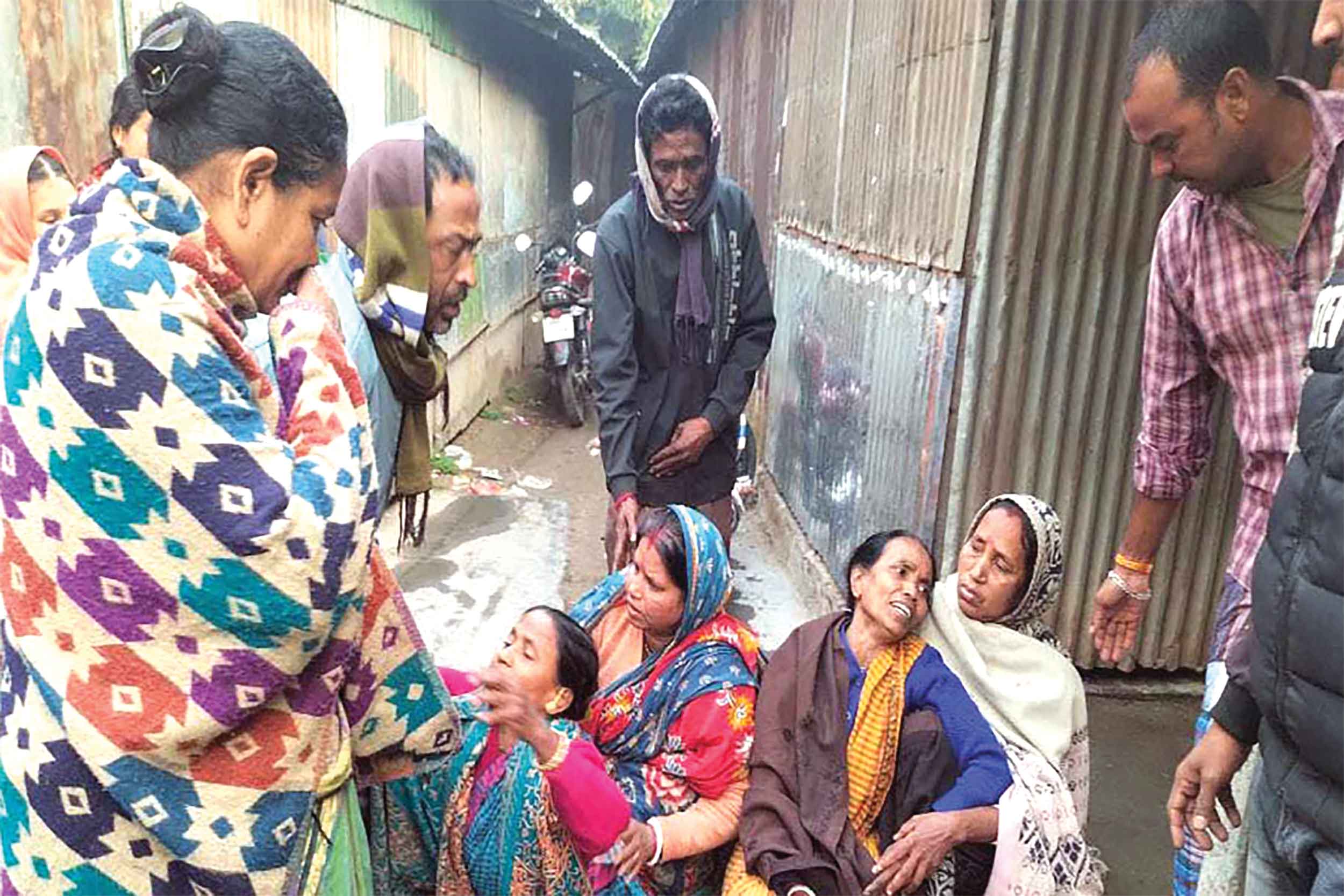 তাড়াশে সন্তানসহ দম্পতি খুন পরিবারে শোকের মাতম