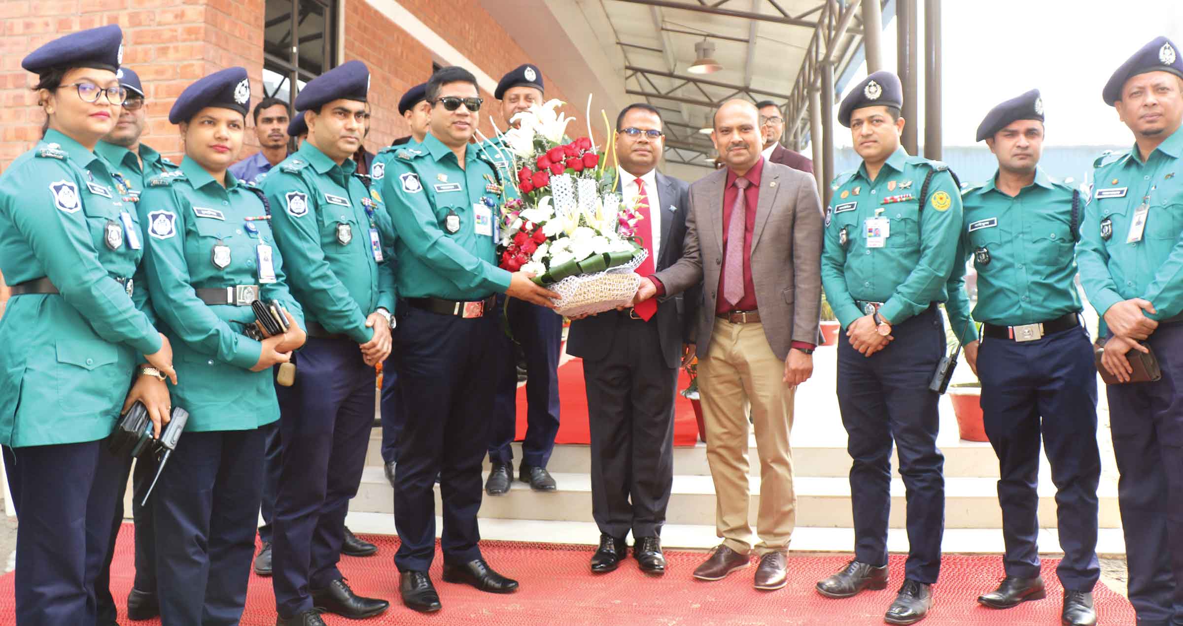 মাইলস্টোন কলেজে ডিএমপি'র চকোলেট উৎসব