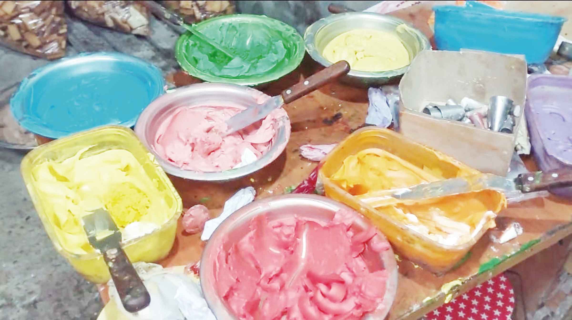 বেকারি পণ্যের নামে 'বিষ' কিনে খাচ্ছেন মানুষ!