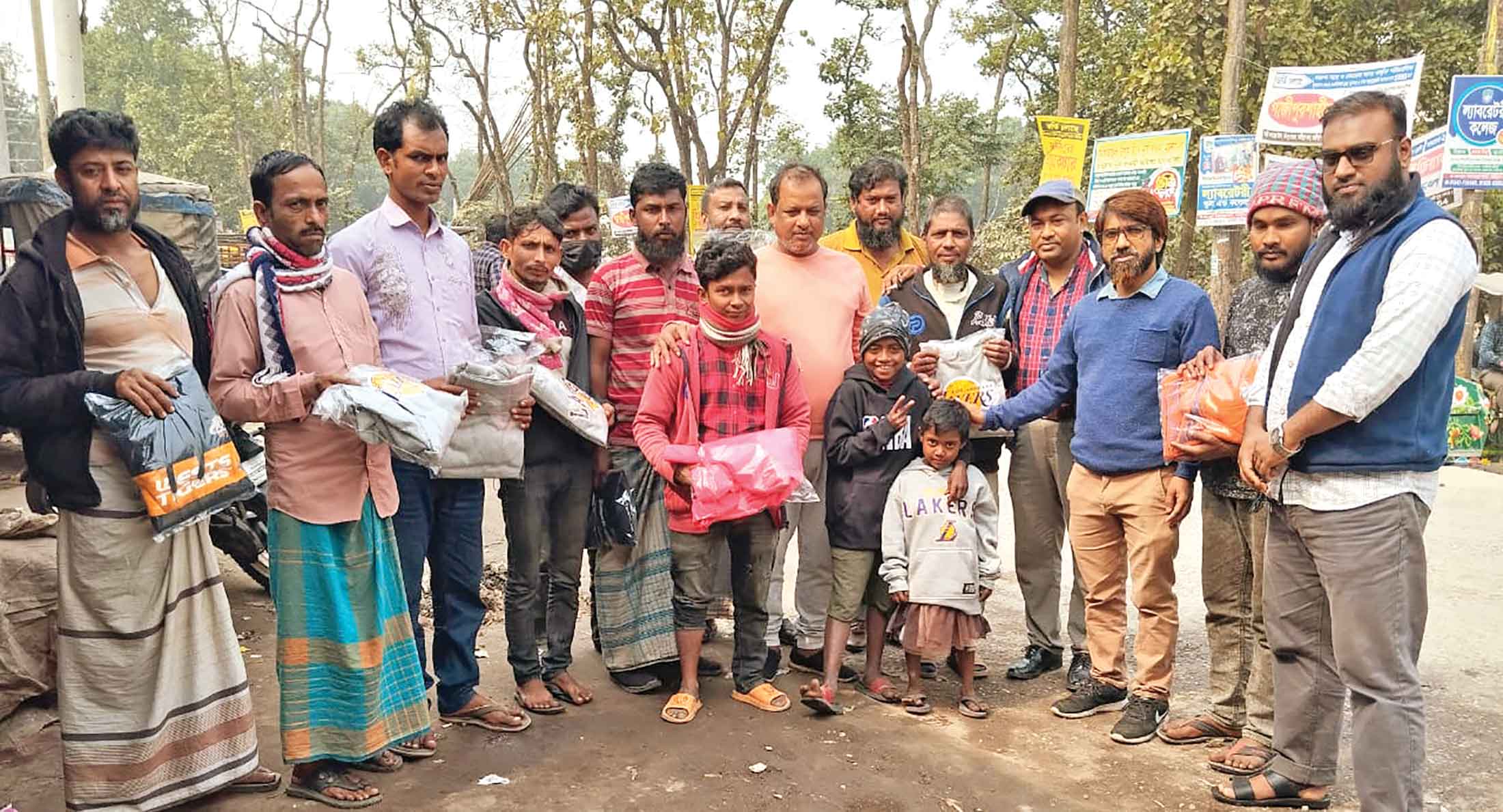 গাজীপুরে শীতার্তদের মাঝে শীতবস্ত্র বিতরণ