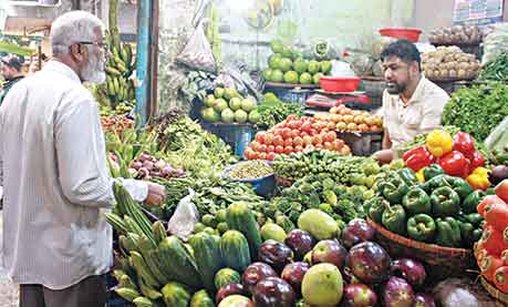 এখনো চড়া নিত্যপণ্যের দাম