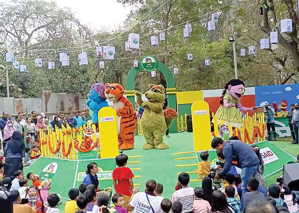 শিশুদের পদচারণায় মুখর মেলা