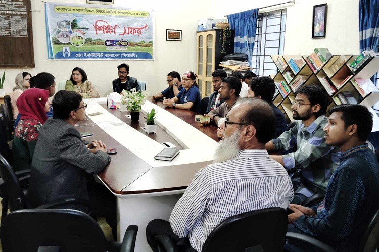 পিআইবির সাথে কুবি সাংবাদিক সমিতির মতবিনিময় 